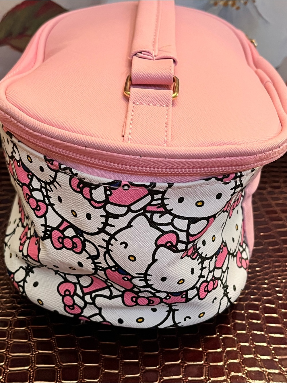 Sanrio Hello Kitty Oval Pink & White Cosmetic Travel Case (GUC) - Picture 6 of 10